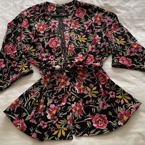 Beautiful floral print kimono with removable belt, size Large